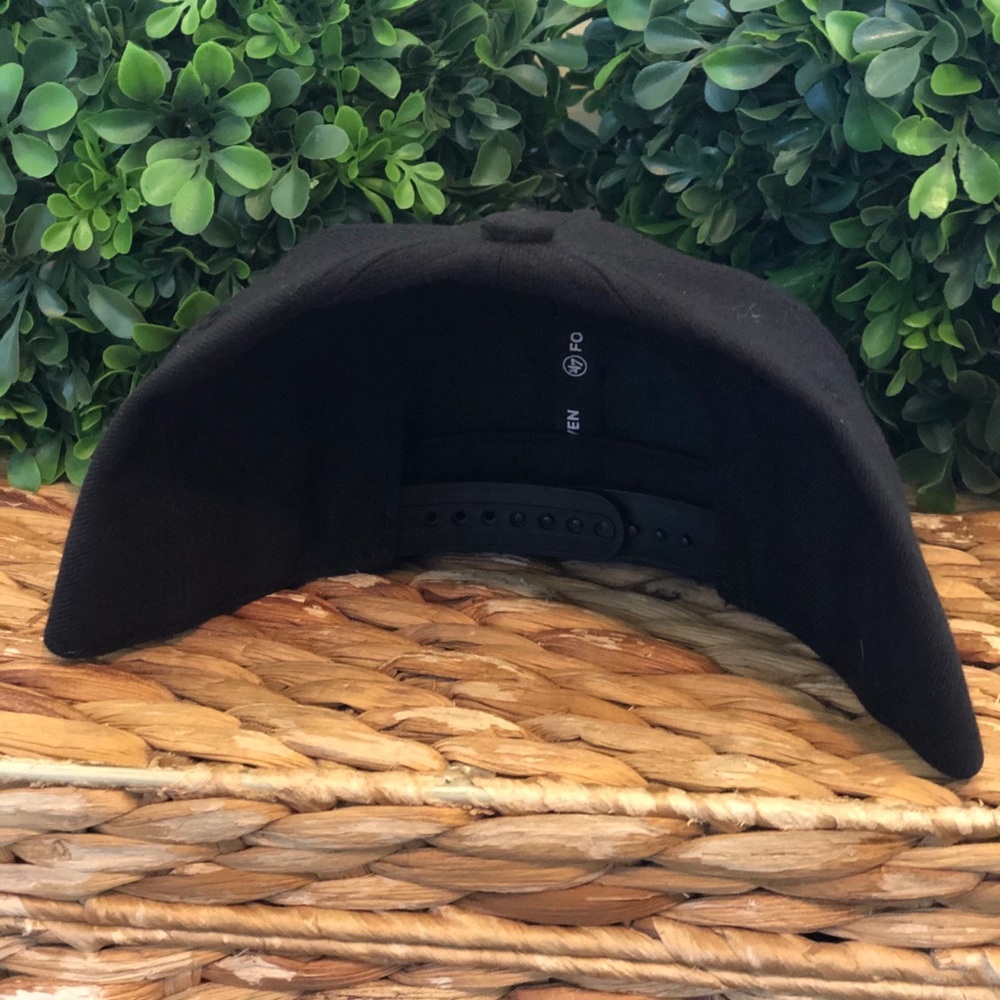 NY Yankees SnapBack - Picture 4 of 4